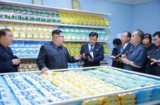 金正恩視察平壤食品工廠 夸贊國產設備像美男子